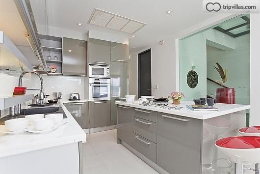 1villa_766_13427_530x354_1_watermarked_image