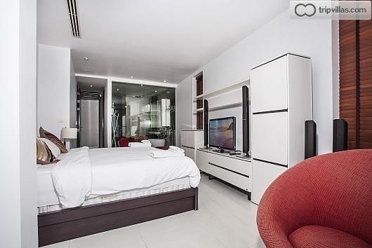 1villa_876_15845_530x354_1_watermarked_image