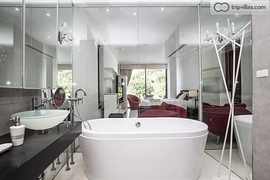 1villa_876_15846_530x354_1_watermarked_image