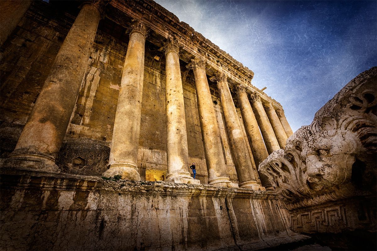 Balbec Bacchus Temple s.jpg