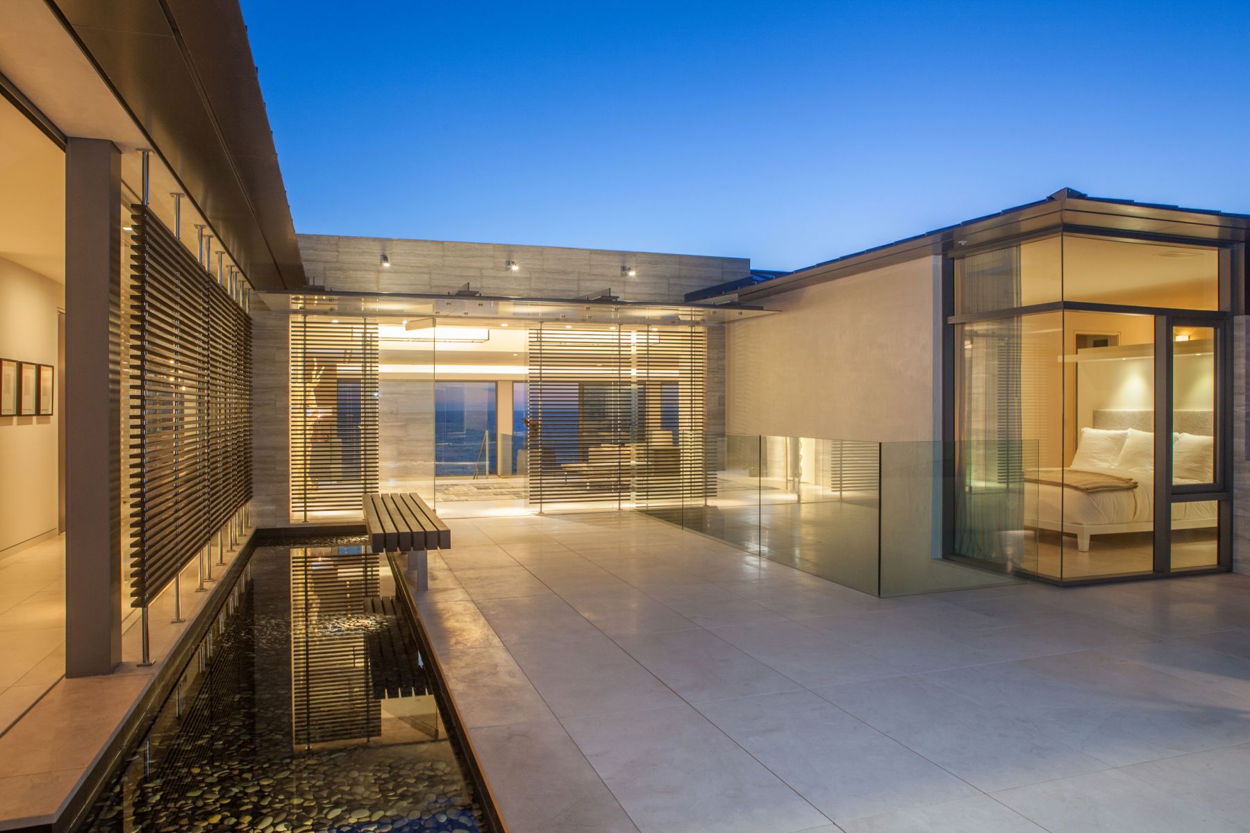 1exterior_17h.jpg