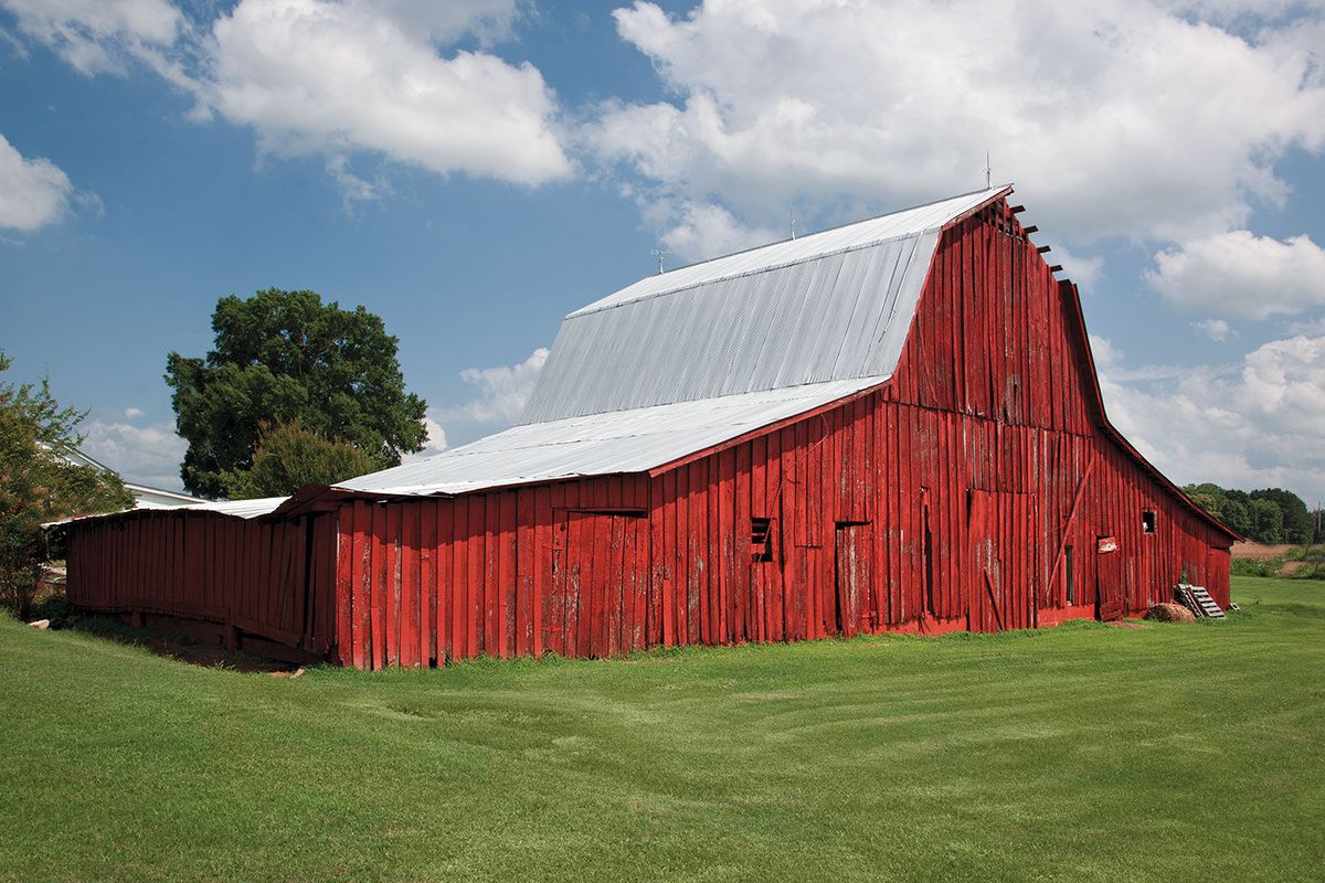 Red barn in rural Alabama