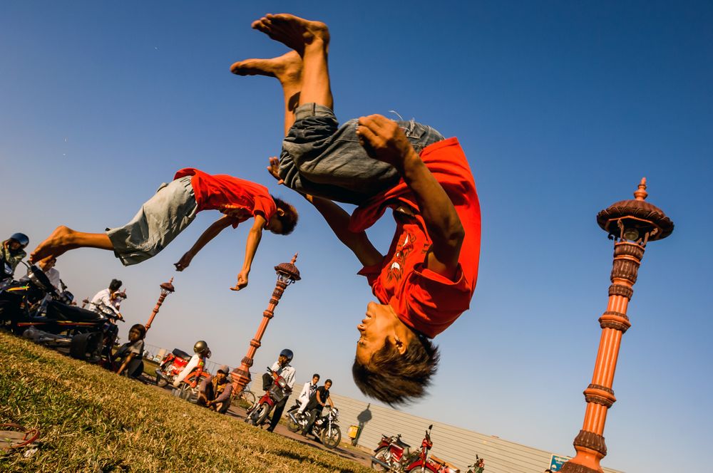 Break dancers. Phnom Penh, Cambodia tiny.toones_43.jpg