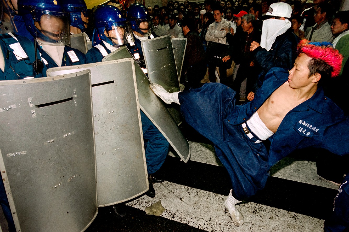 Bosozoku gang riot. Hiroshima, Japan bosozoku.Japan_014.jpg