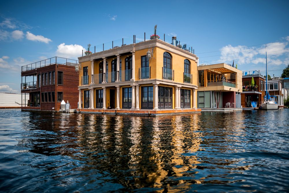 Luxury house boats. Seattle seattle.houseboat_05-2.jpg