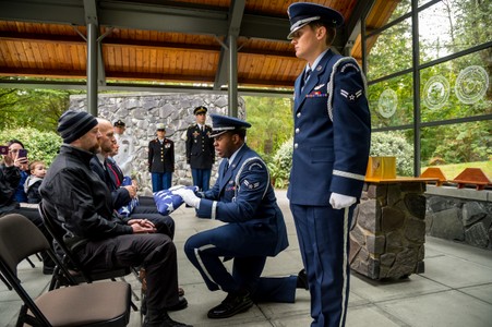 VETS.homeless.funerals_40.jpg