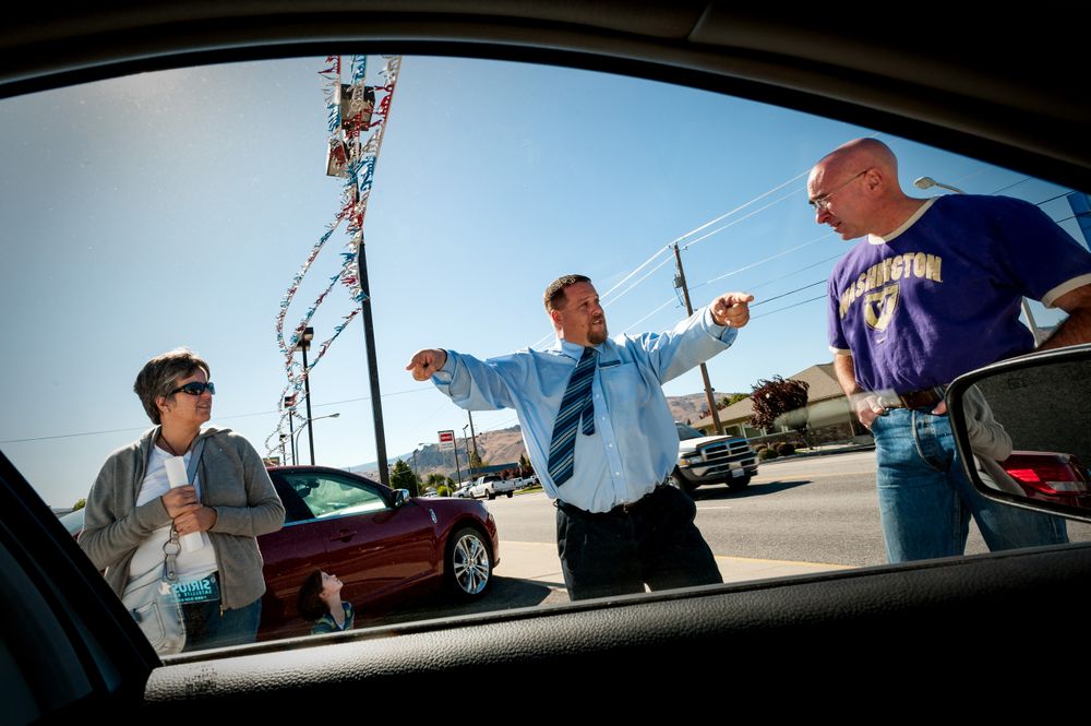 Car salesman. Wenatchee, WA car.sales__08 copy.jpg