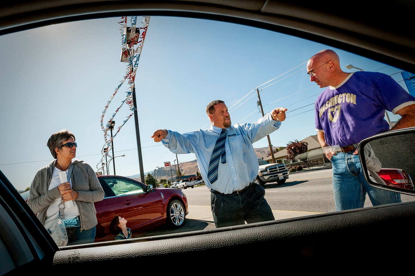 Car salesman. Wenatchee, WA car.sales__08.jpg
