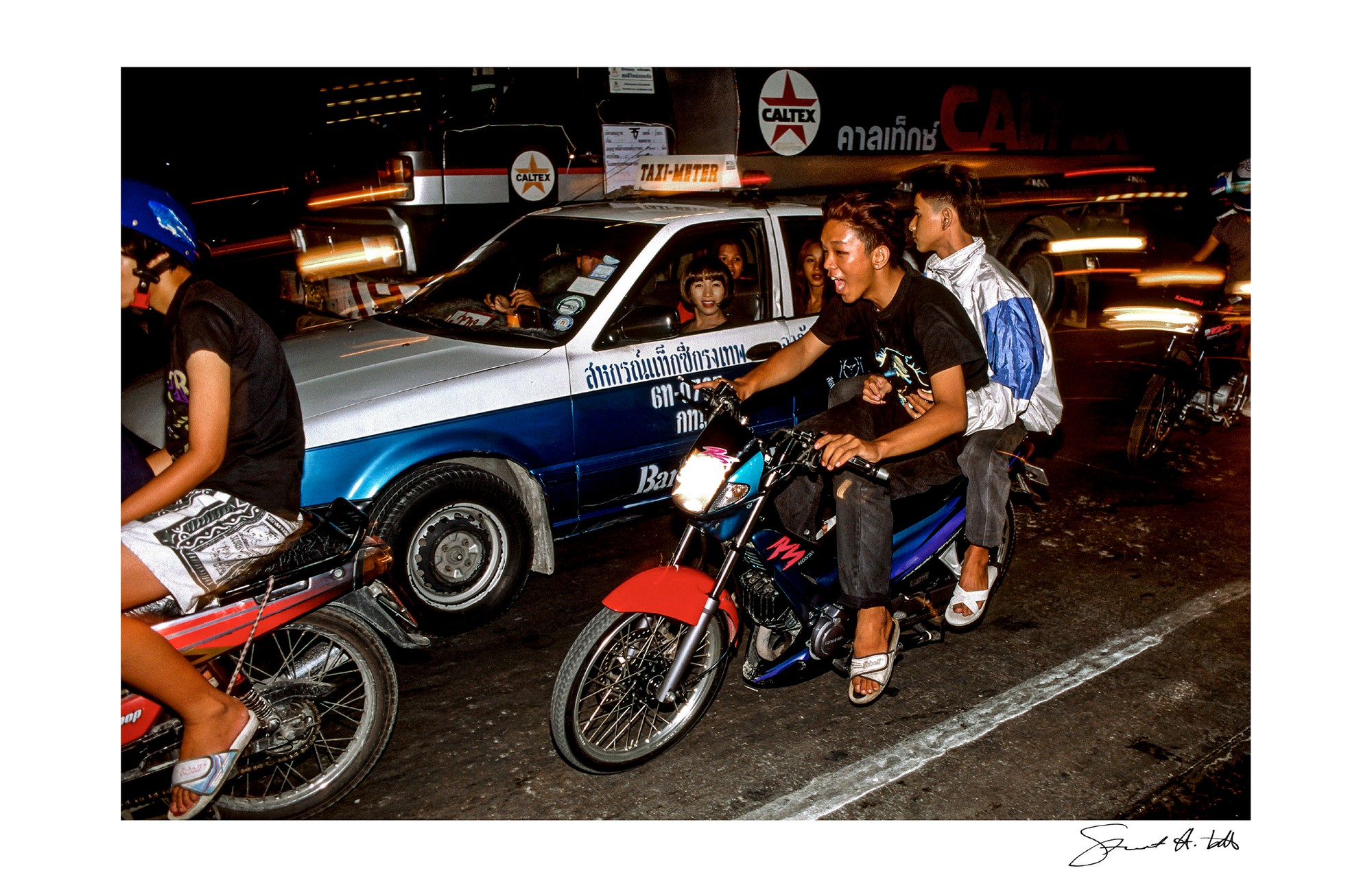 Lightroom (bangkok.flies_02.jpg).jpg