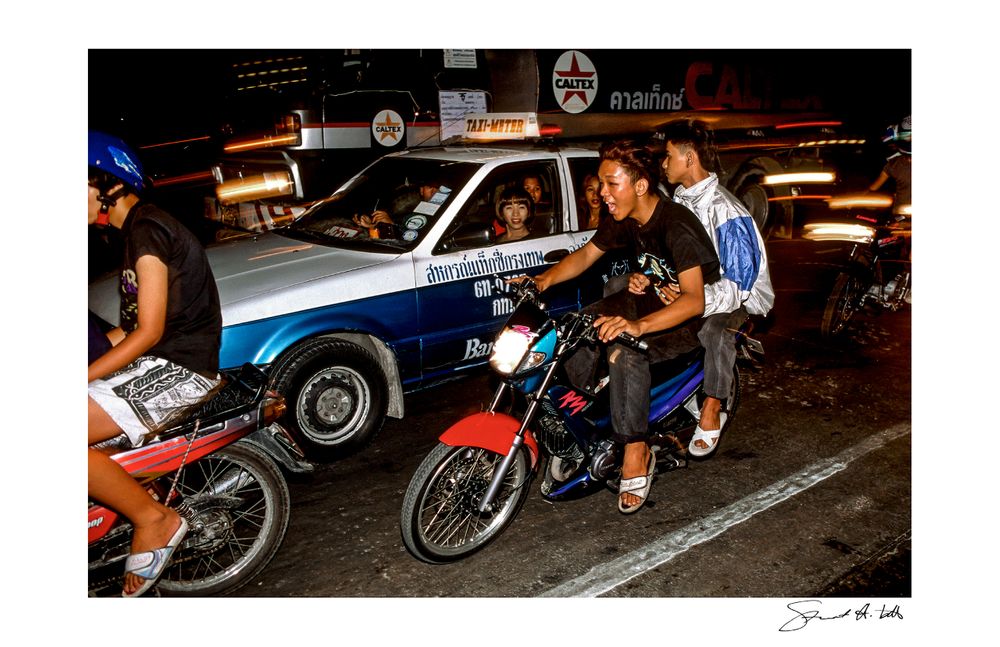 Lightroom (bangkok.flies_02.jpg).jpg