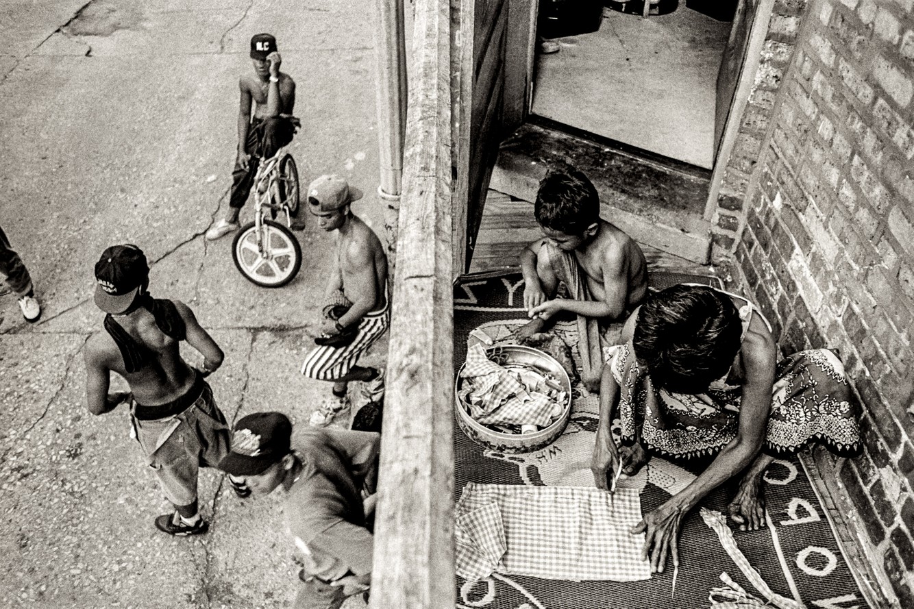 Cambodian American gangs in the US. CAMBODIAN.REFUGEES_001 copy.jpg