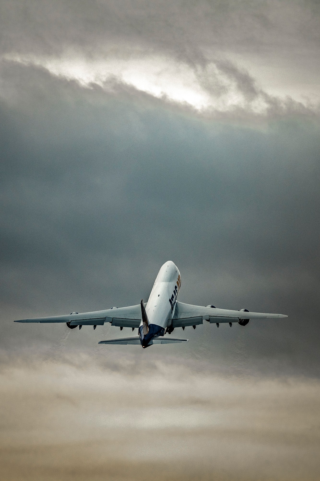 BOEING.747-8.FINAL_696.jpg