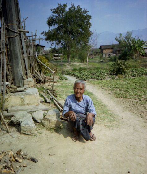 1pao_yaungshwe_lady_web