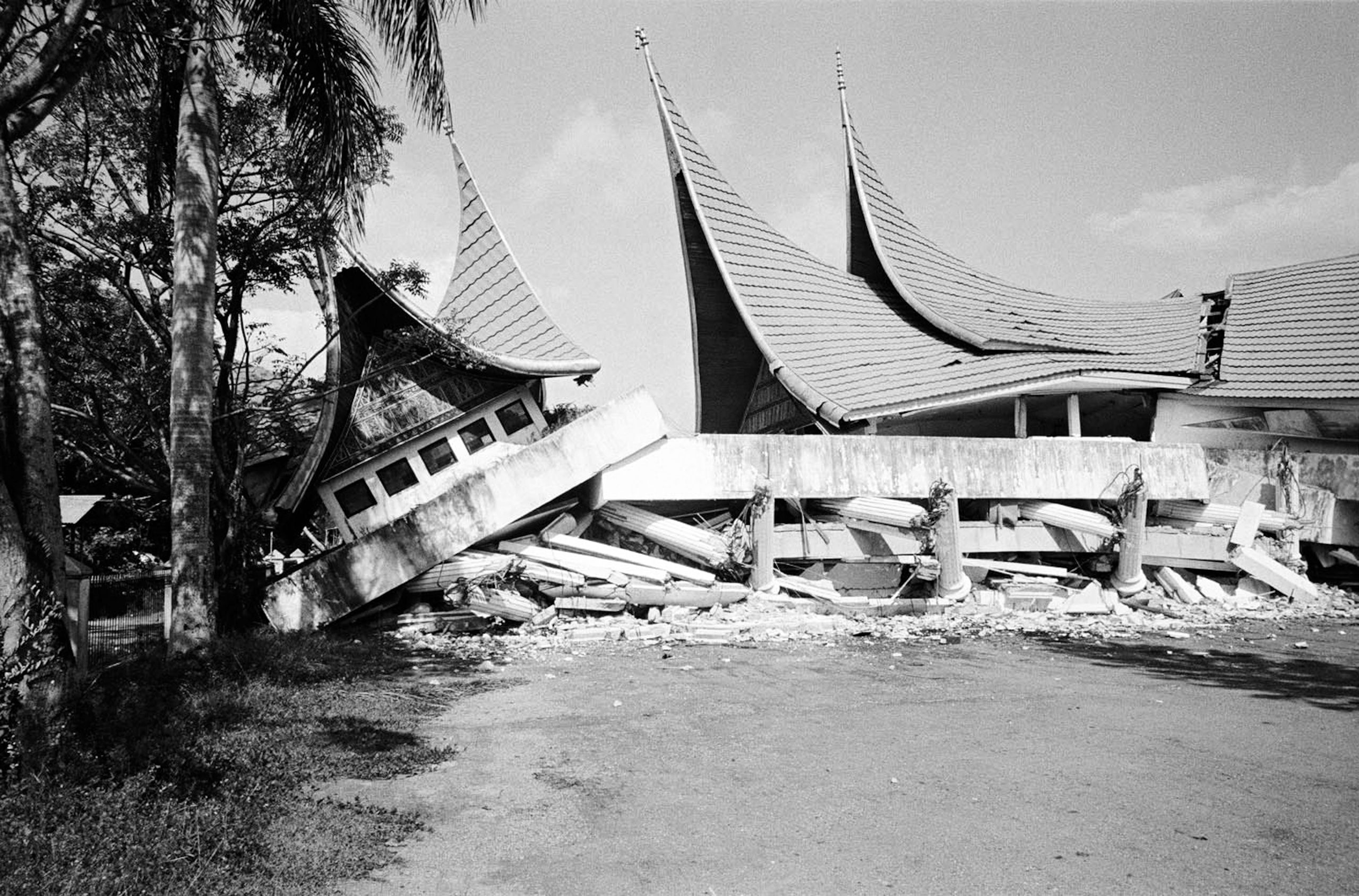 Bagonjong house after the earthquake