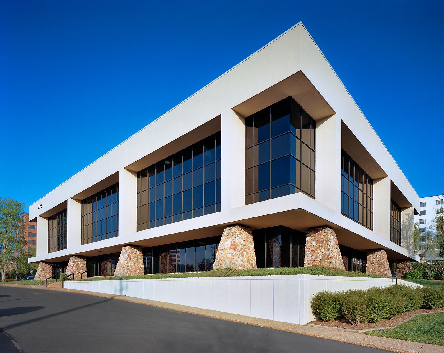 Harding Road Medical Group | Dr. Phillip Shipp | Nashville, TNEditorial spread for Dental Economics