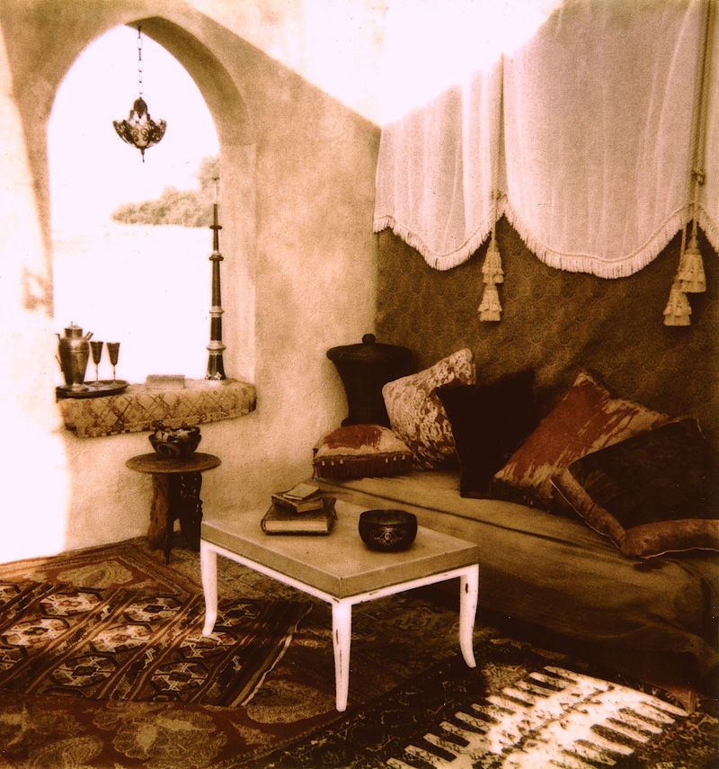 1v_aniston_set__vertjpg_copy