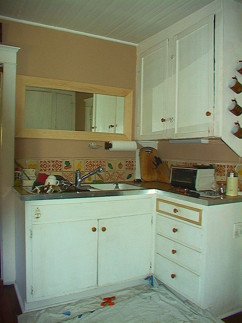 Kitchen Cabinet Re-Facing - Before