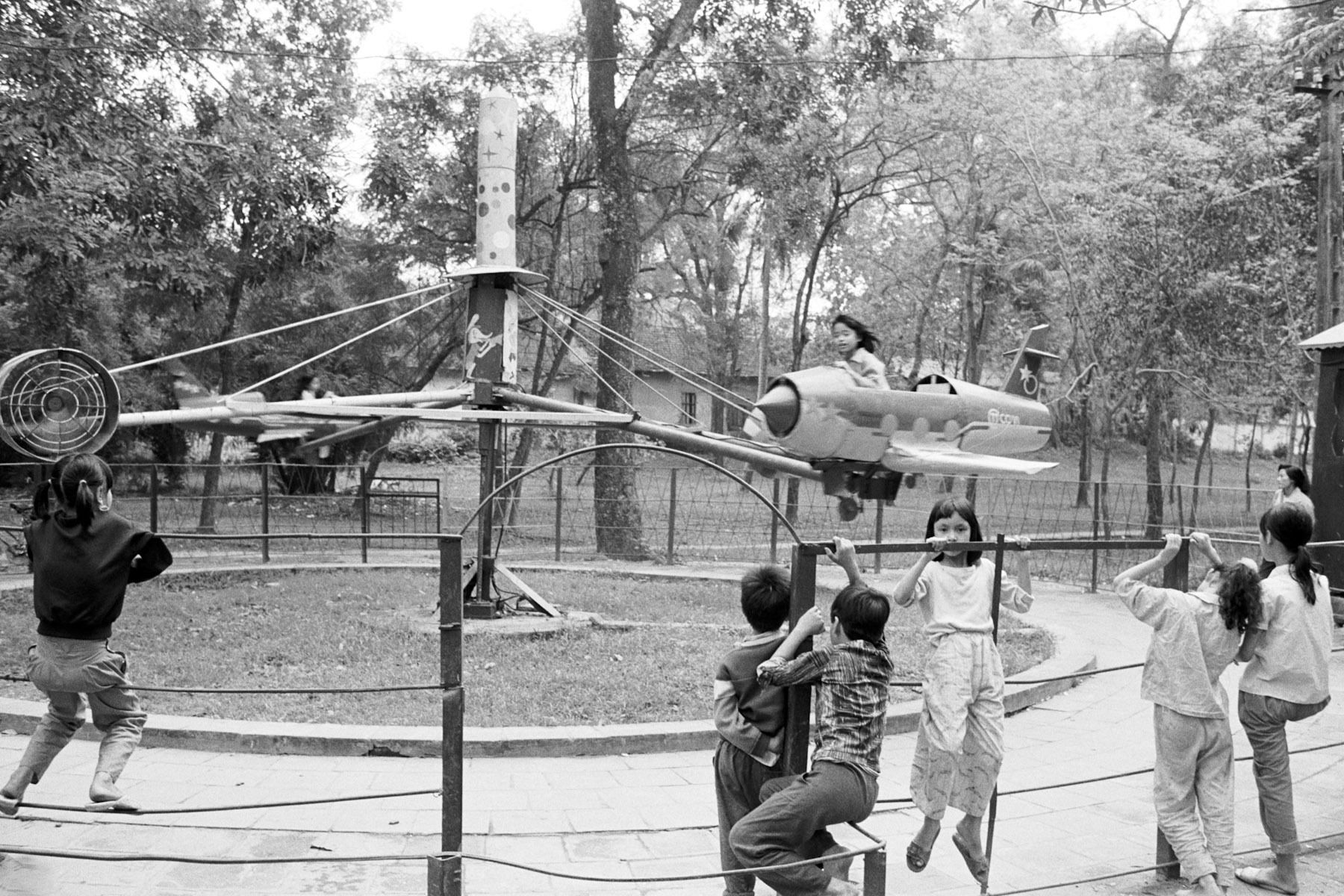 PLAYGROUNDHa Noi1992