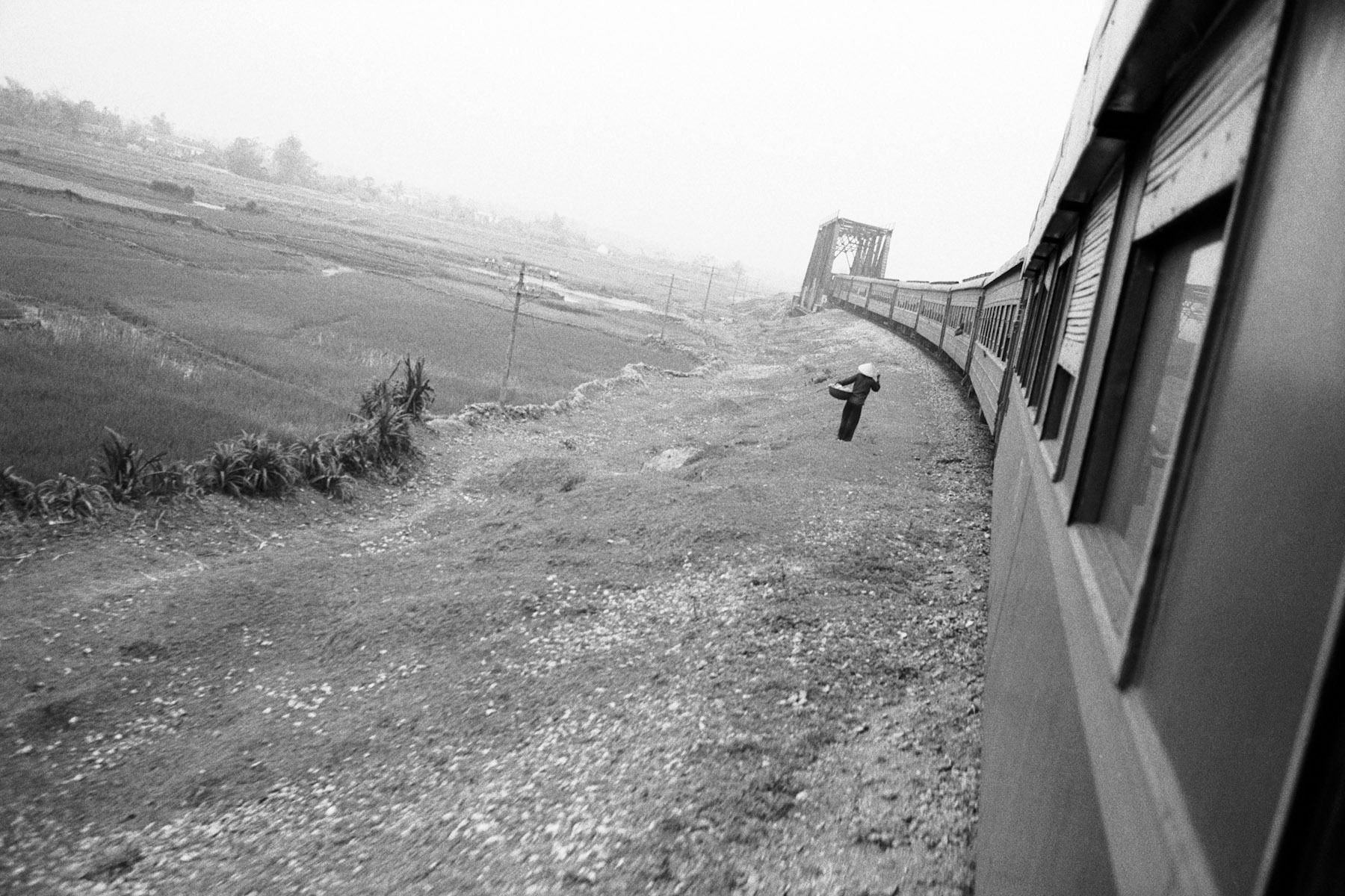 WOMAN AND BASKET1992