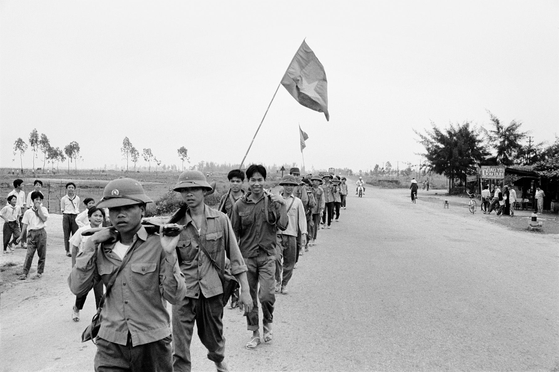 PEOPLE'S ARMYPhu Bai1992