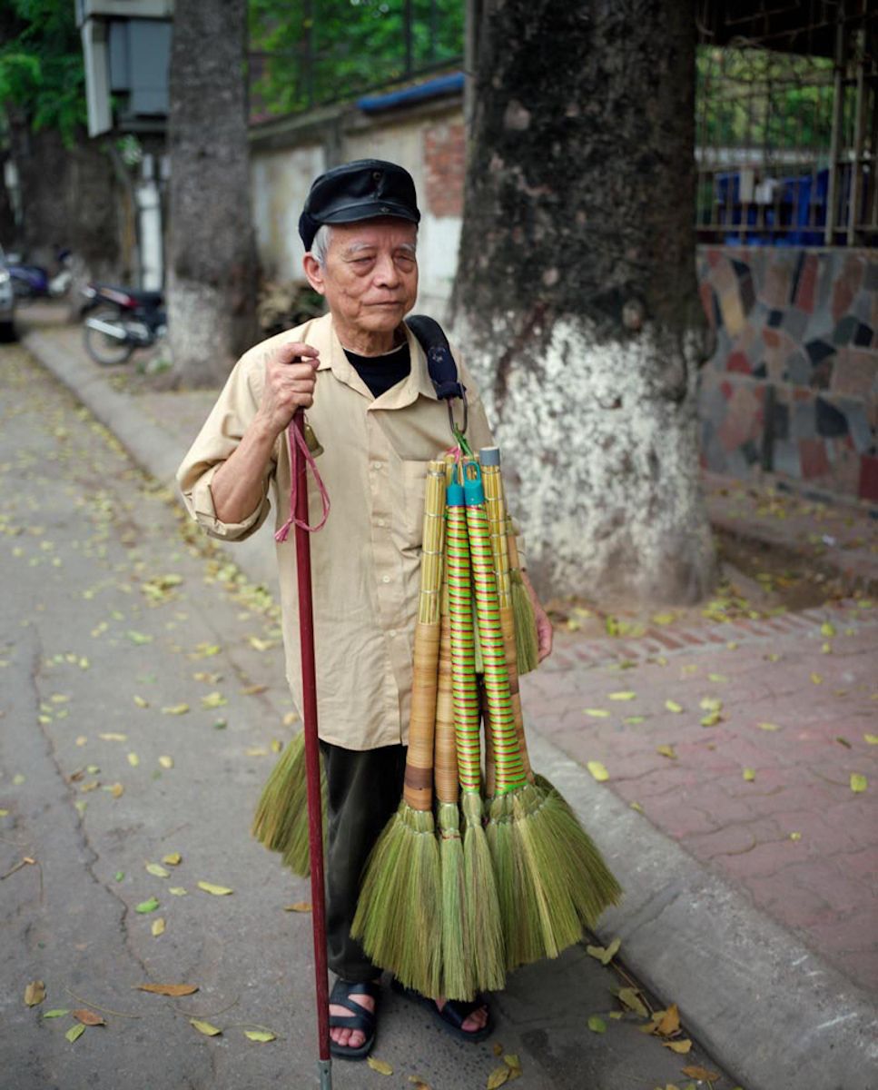 VAN THIEN HIEUBlind Broom Vendor2011