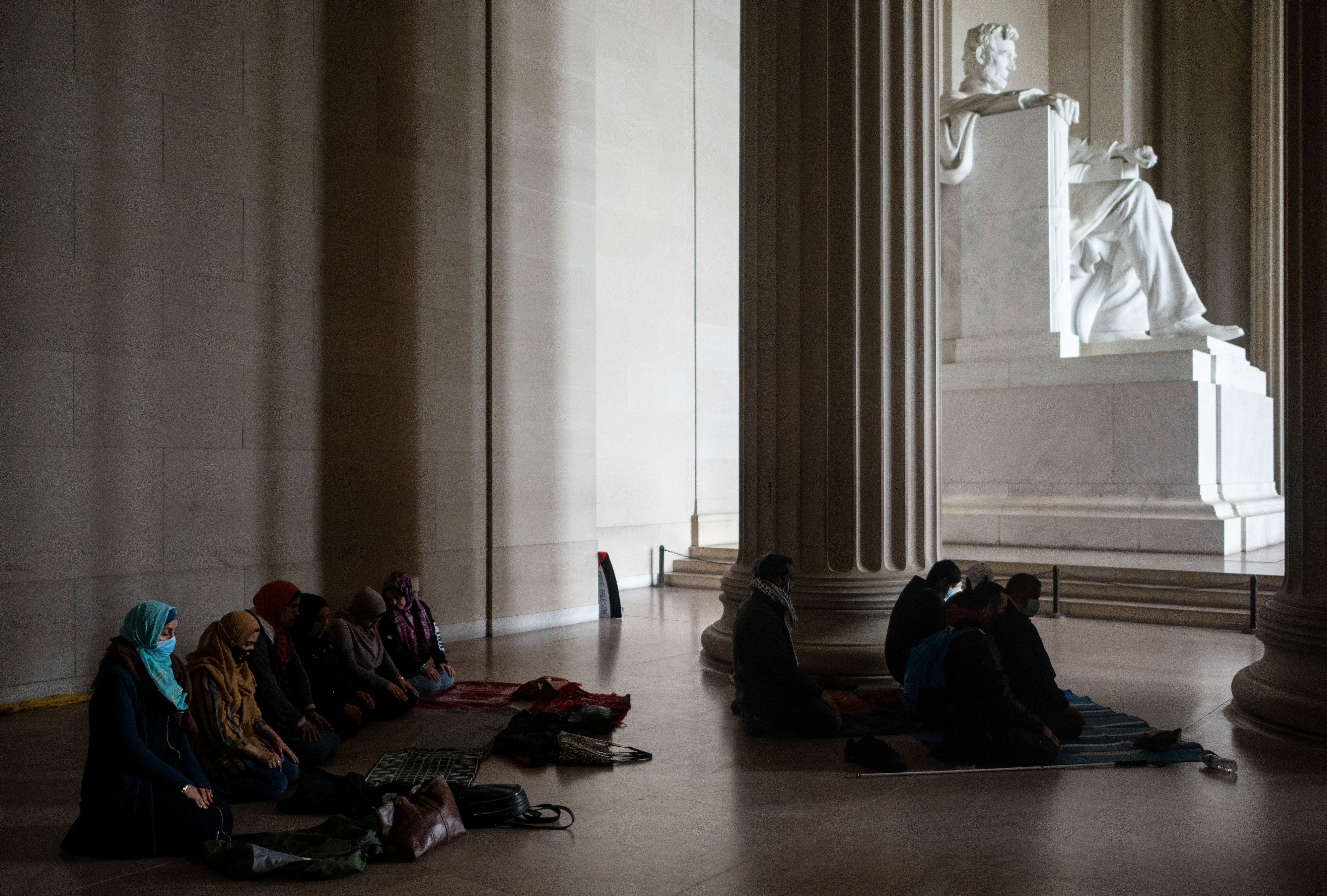 Supporters of Palestine pray as they take a break from a rally at the Lincoln Memorial on the National Mall in Washington, DC. 9B23BB.jpg