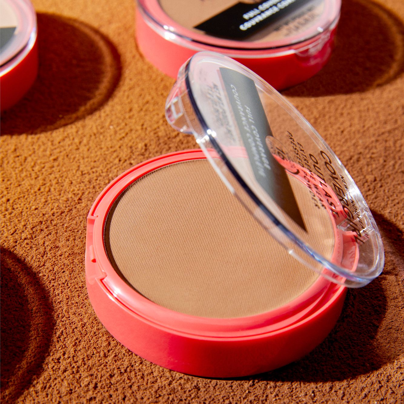 Outlast Extreme Wear_CompactPowder_0384_02_crop.jpg