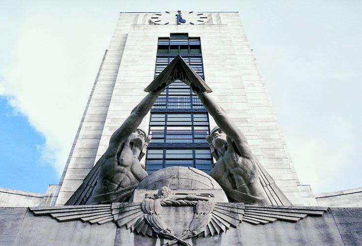 1look_up_statue.jpg