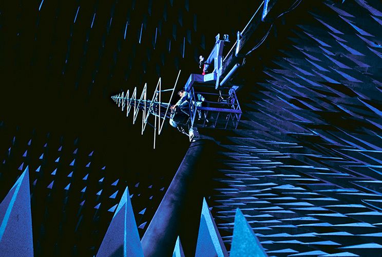 Anechoic antenna testing chamber Anechoic Antenna Testing Chamber
