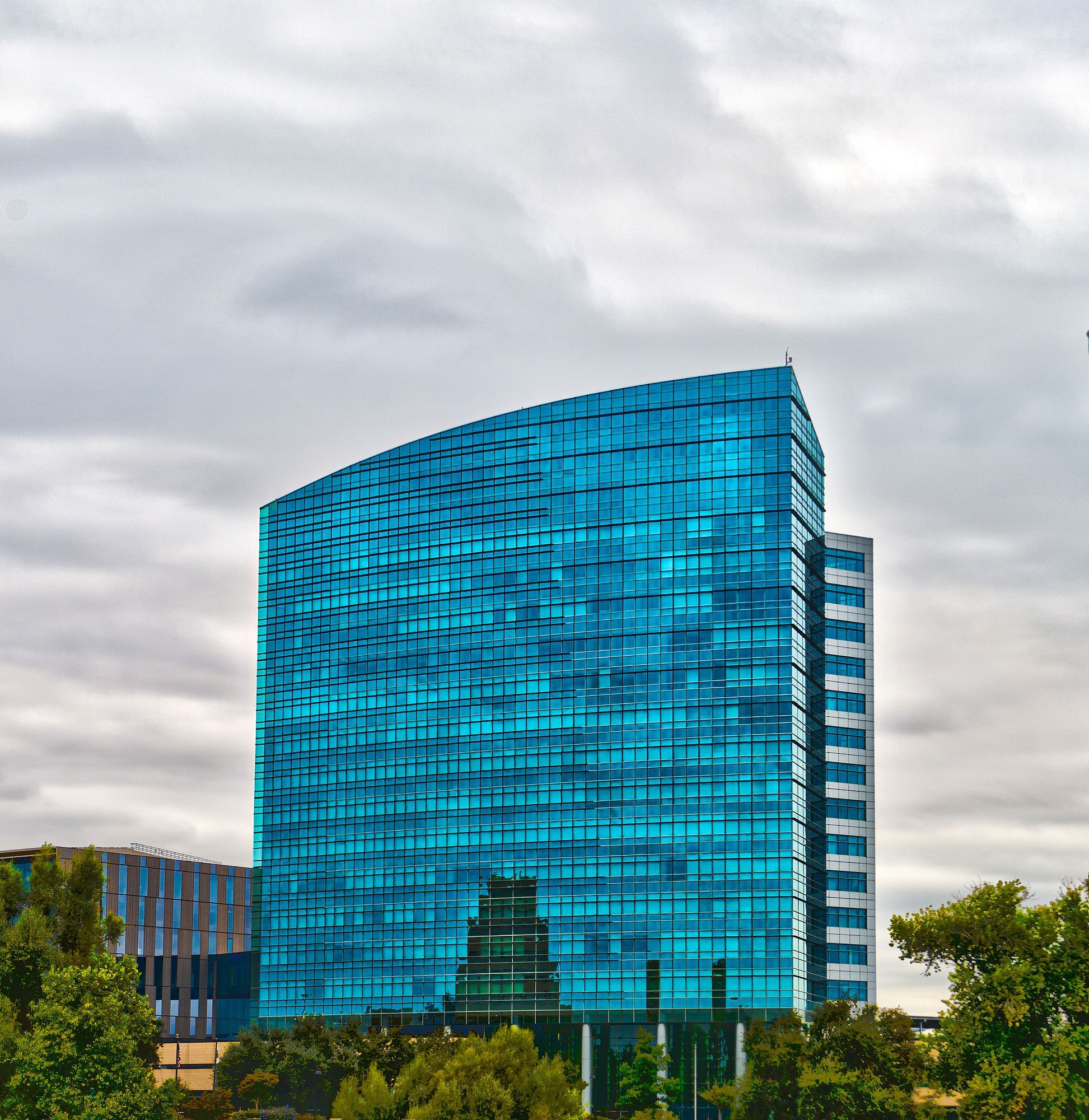 Blue Glass Corporate Arch : CalSTRS Office Tower