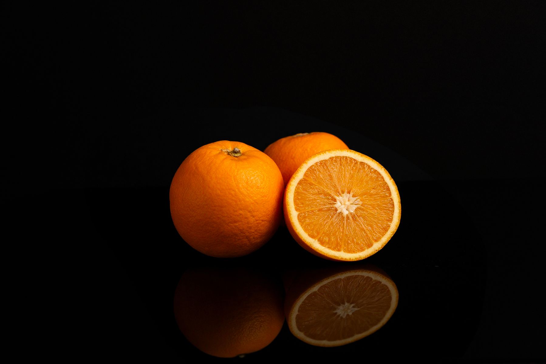 oranges-and-citrus-halves-low-key-product-photography