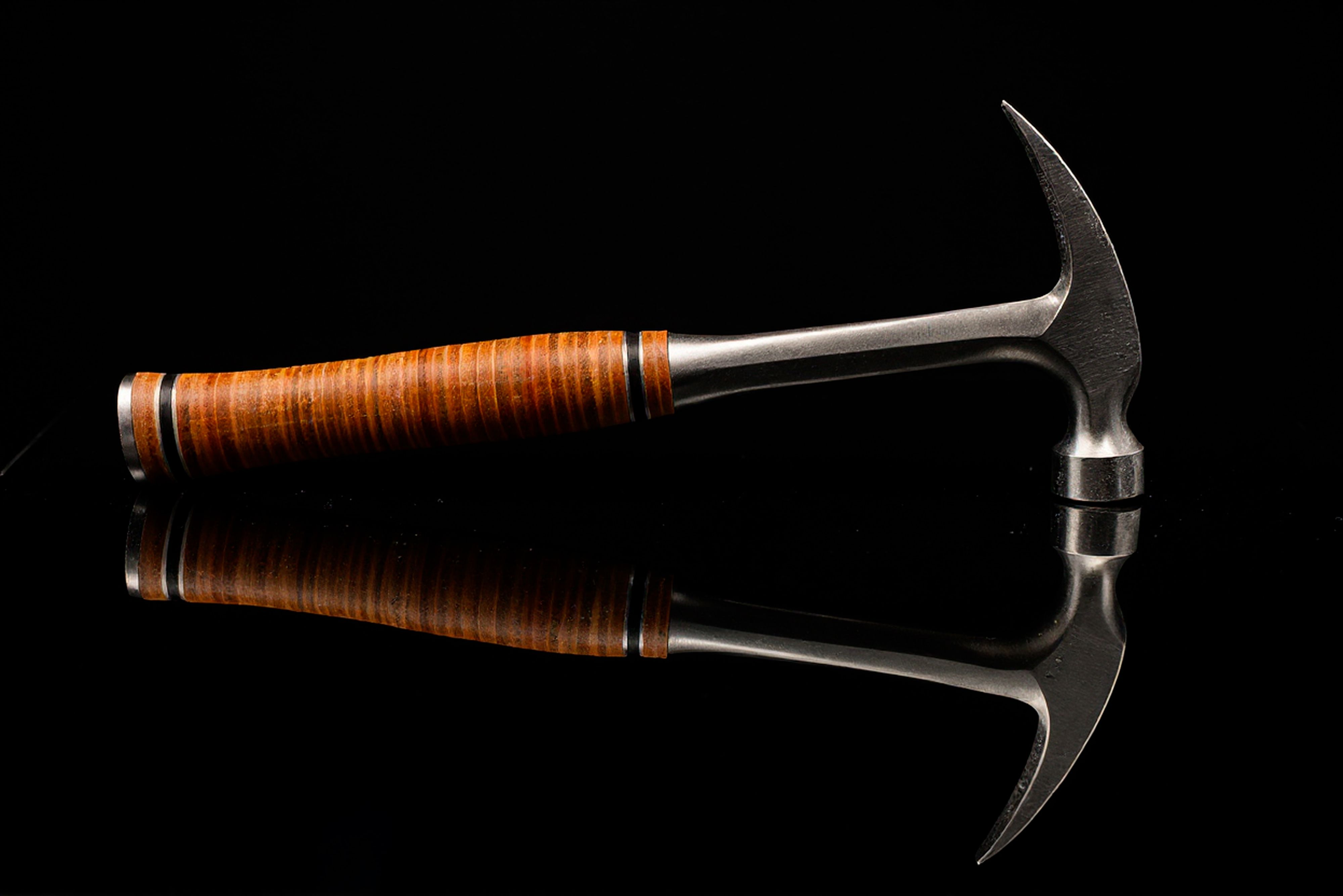 Estwing-forged-steel-hammer-commercial-product-photography