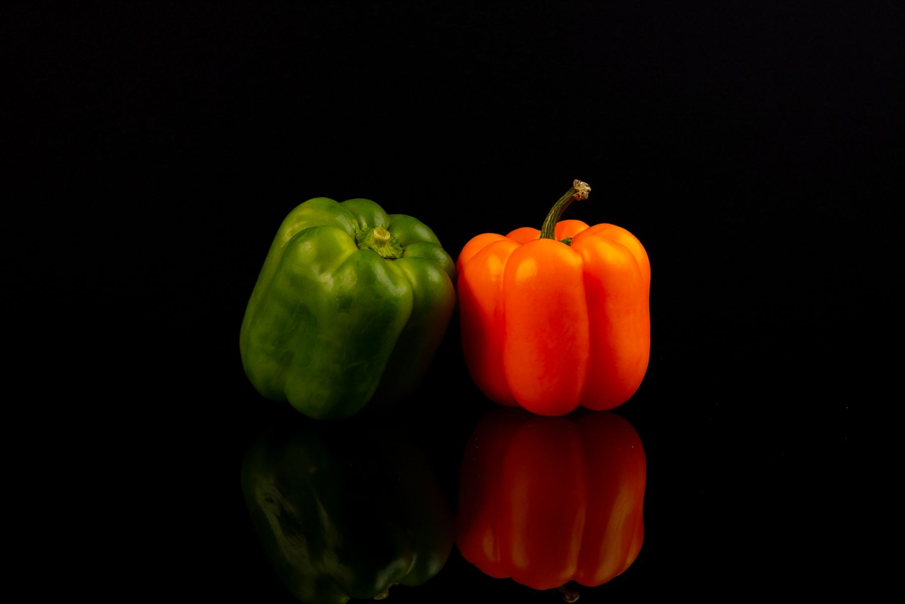 green-and-orange-bell-peppers-low-key-product-photography
