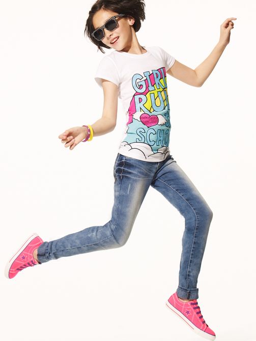 1macys_kids_girl_in_air_an.jpg