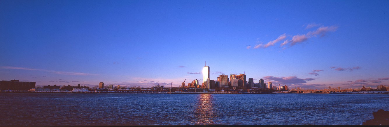 Lower Manhattan view of World Trade Center 1999.jpg