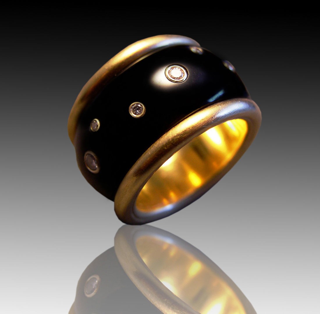 Black Jade Ring inlayed with Diamonds in 22 kt. yellow gold