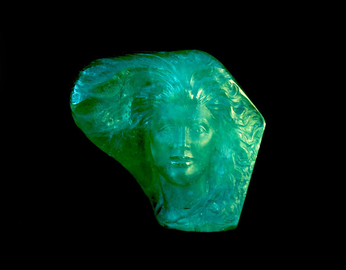 Emerald, Columbian, Gem Scupture 830 ct. object d'art