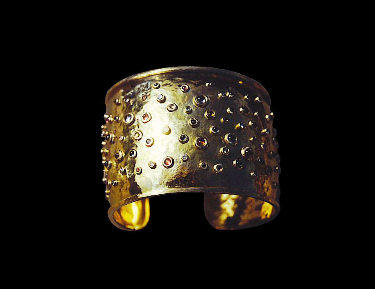 Cuff 18 kt. Yel. Gold with 120 various Dia. Ruby, Sapph. Rubilite