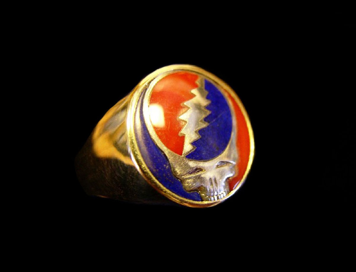 Grateful Dead Ring 18 kt Yel. and Wht. Gold Inlayed with Coral and Lapis Lazuli