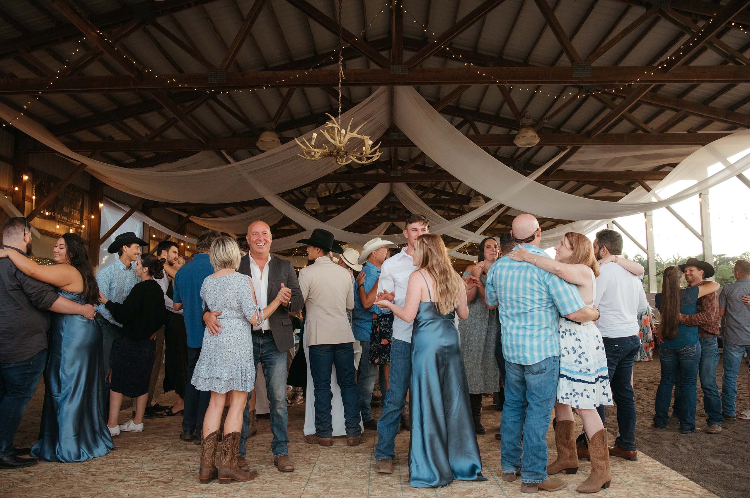 oregon farm wedding reception6.jpg