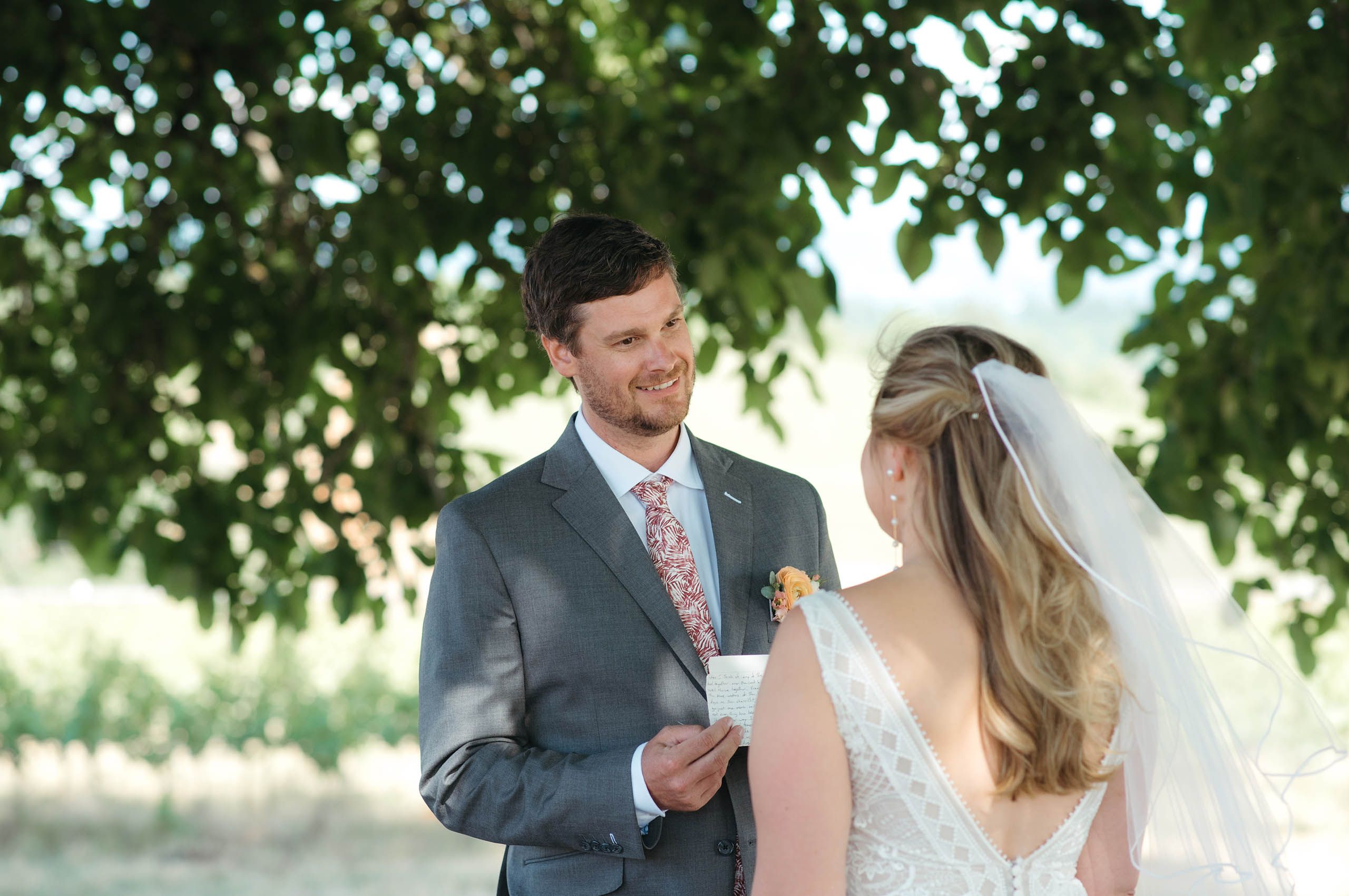 oregon-vineyard-wedding-first-look.jpg