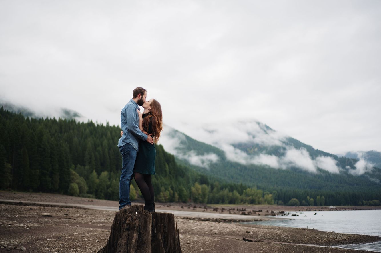 Santiam Canyon engagement photos