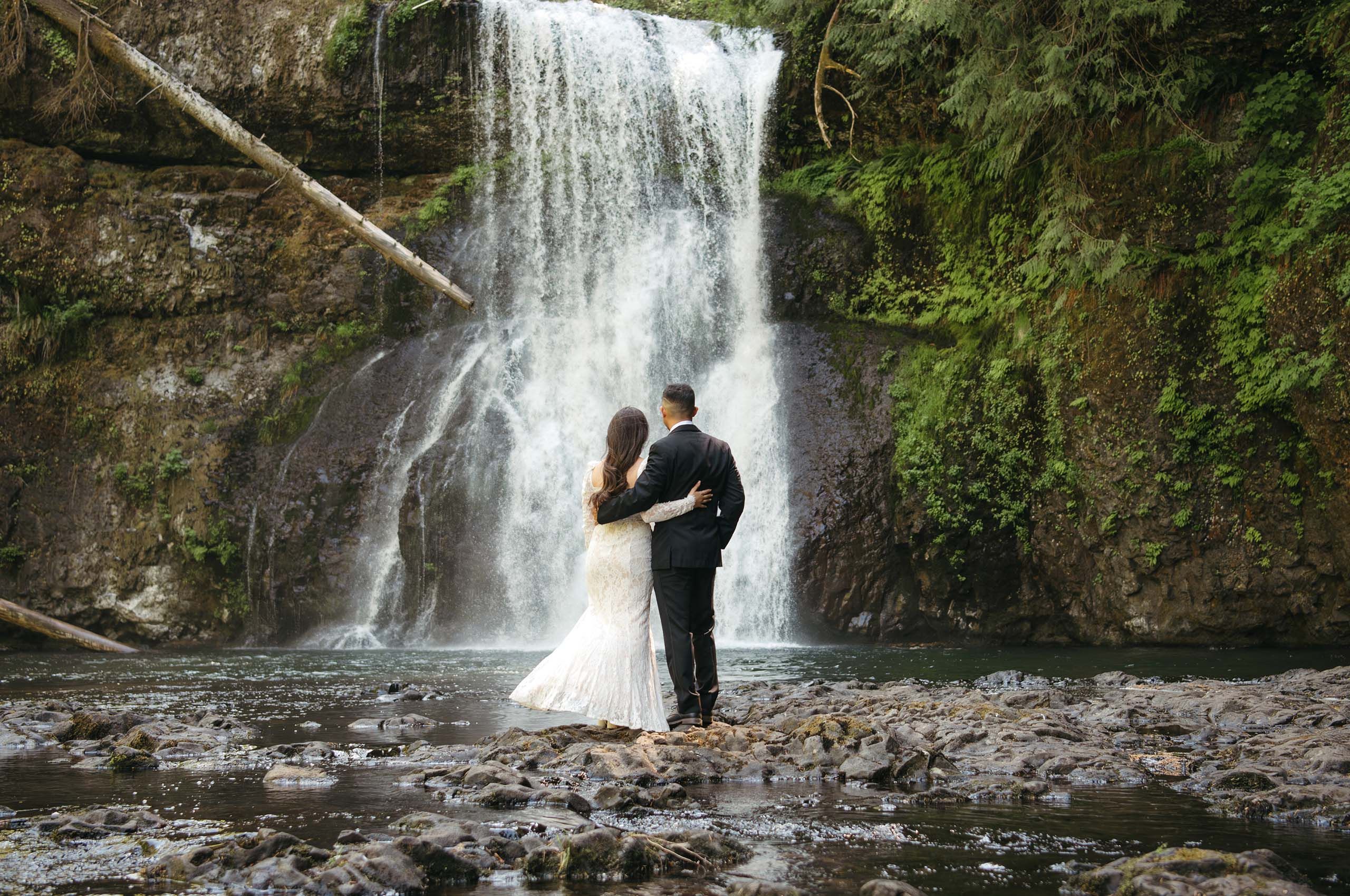 Oregon waterfall wedding