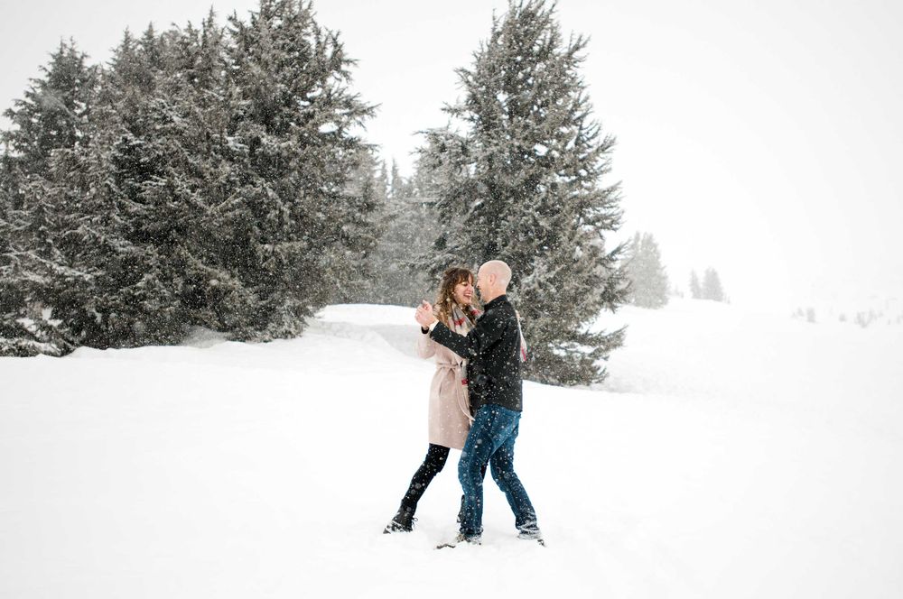 Snowy engagement photos