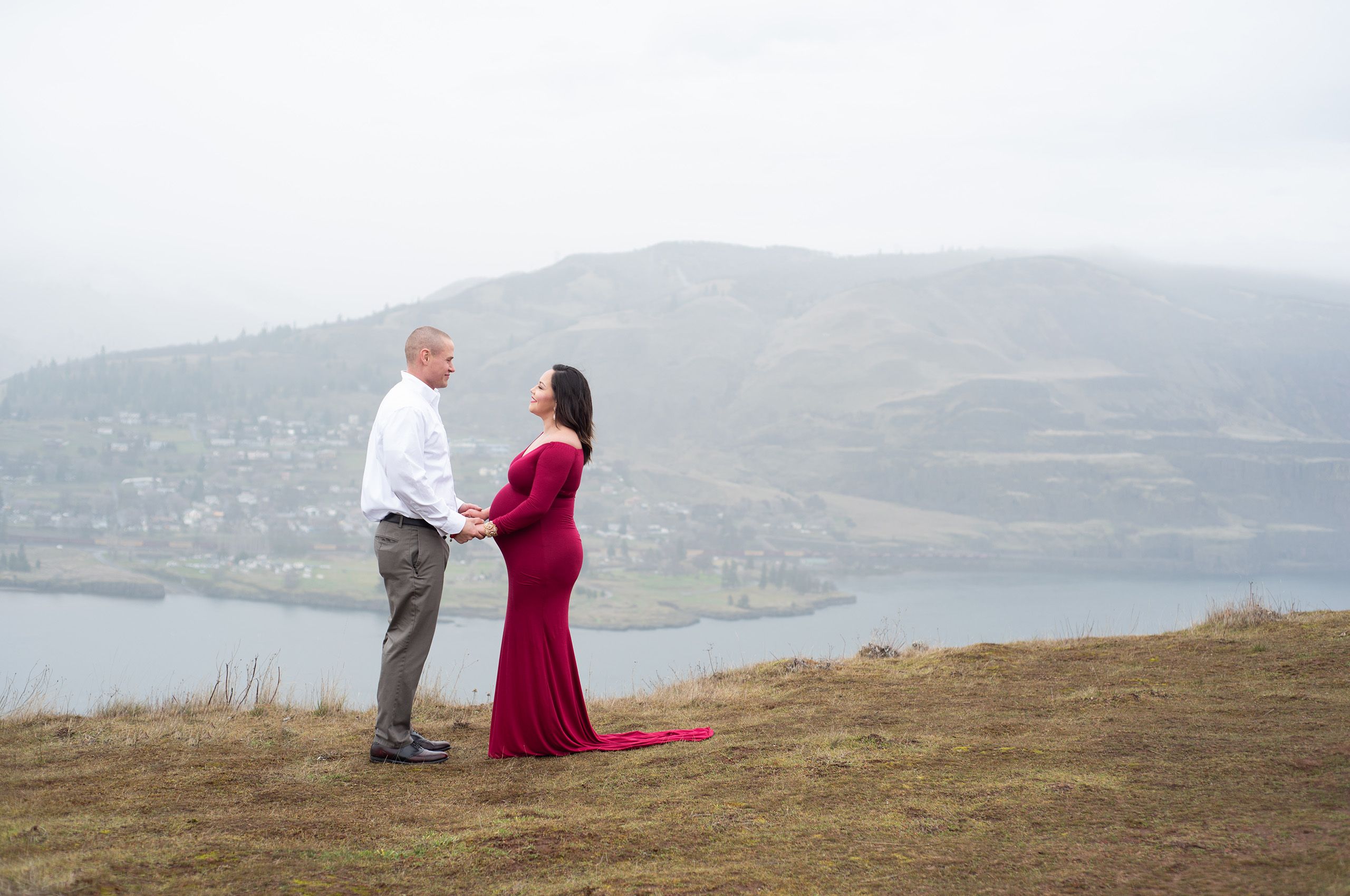 Columbia River Gorge maternity photos