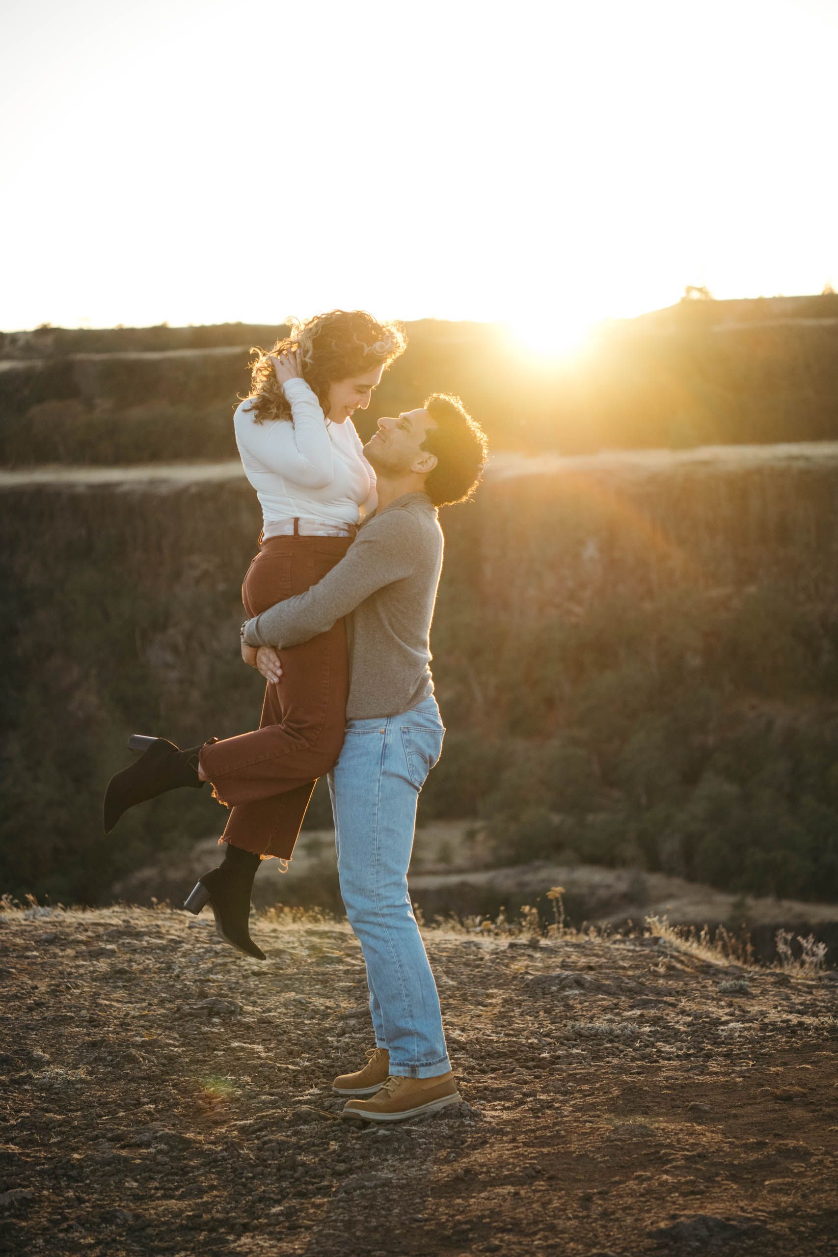 Golden hour engagement at Rowena Crest