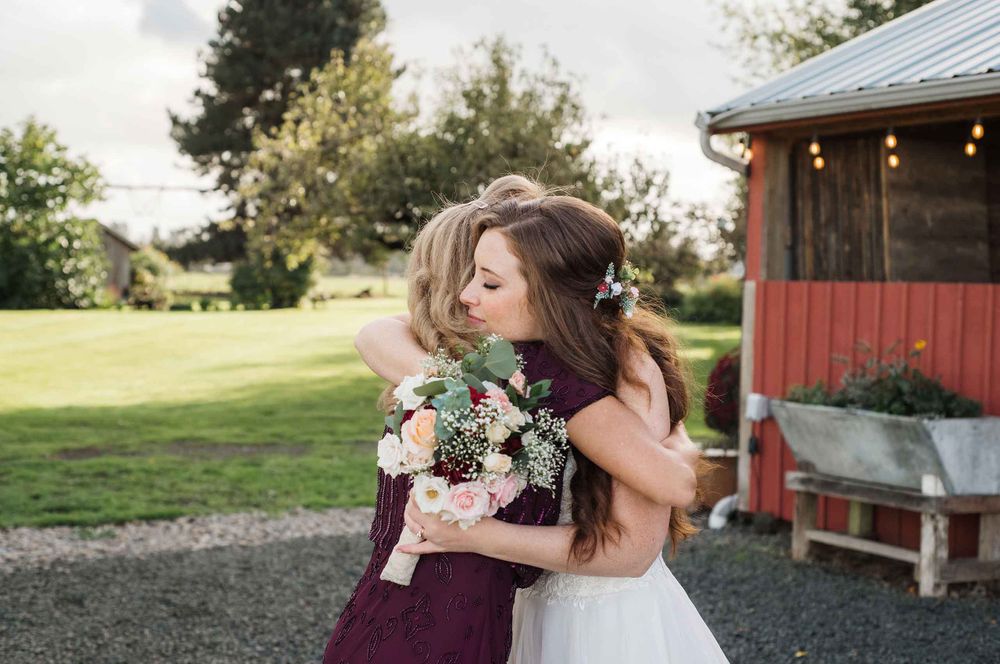 Oregon farm wedding