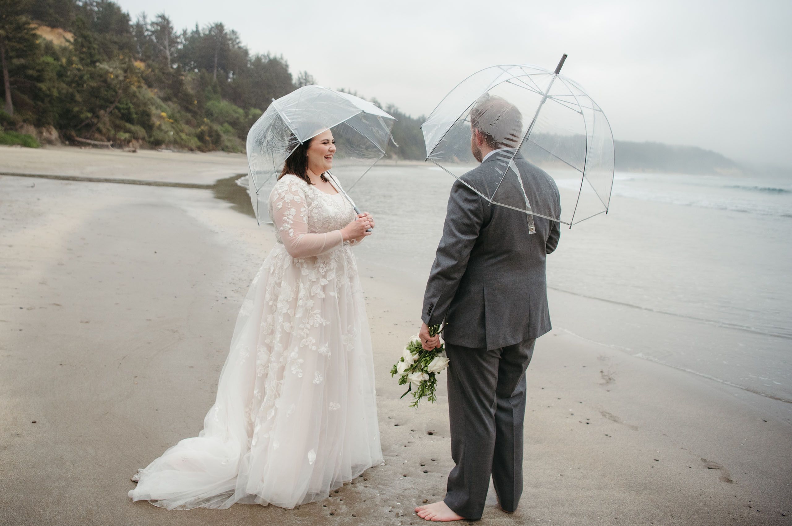 Oregon coast elopement photos