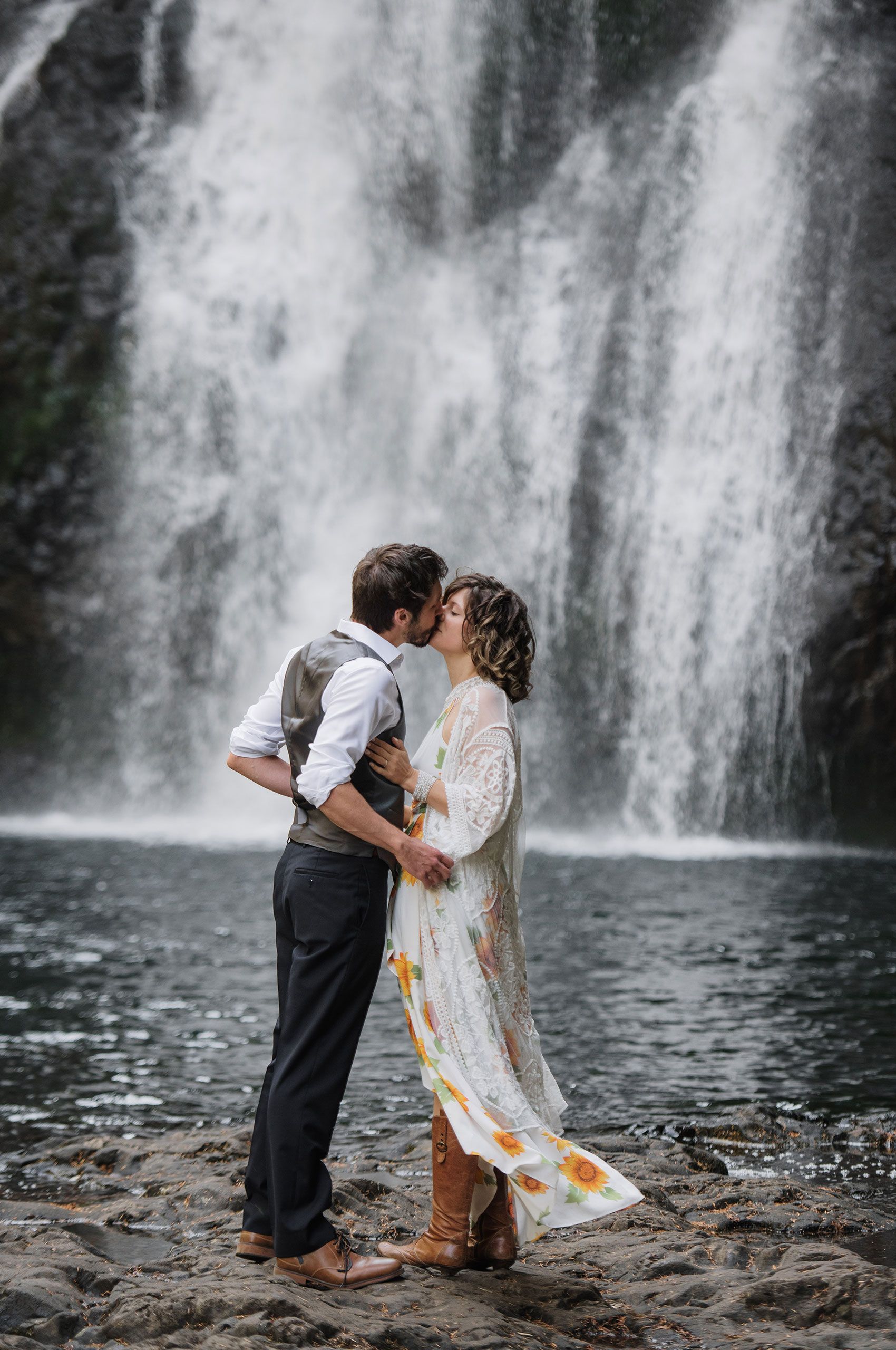 Silver-Falls-elopement