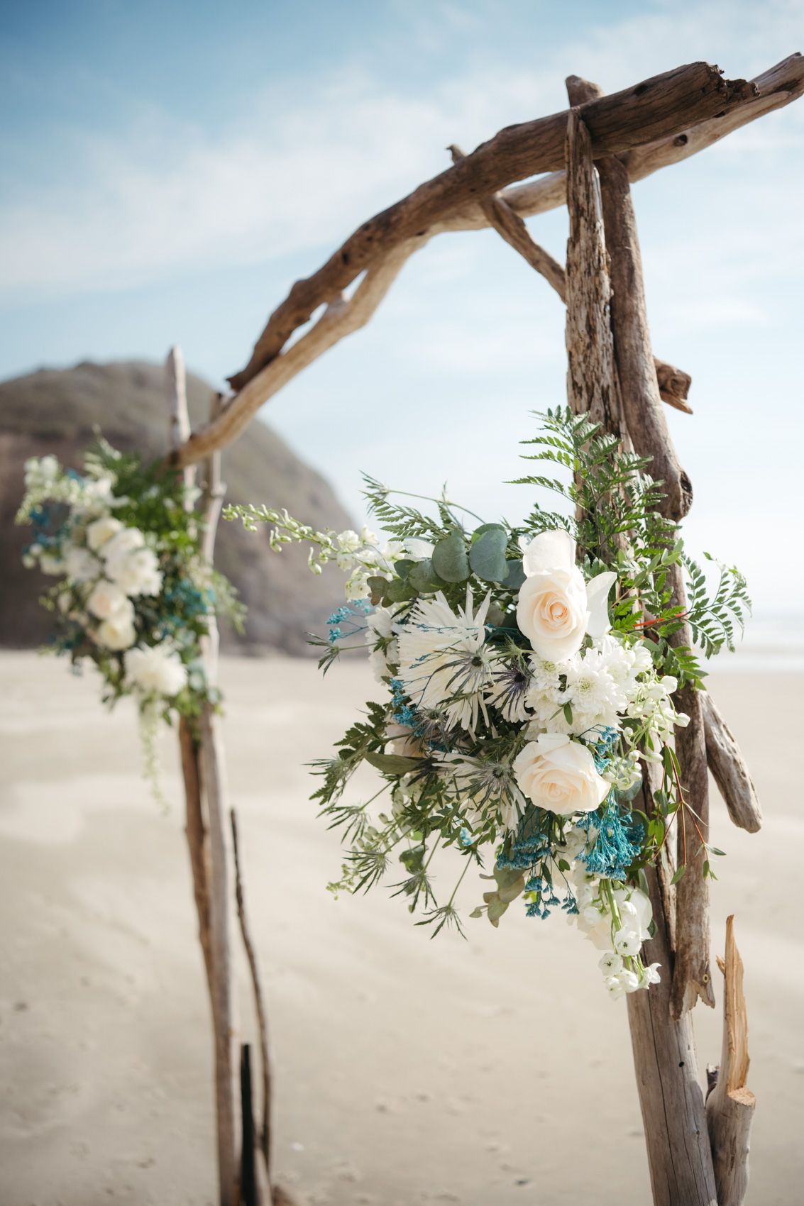 oregon coast wedding arch